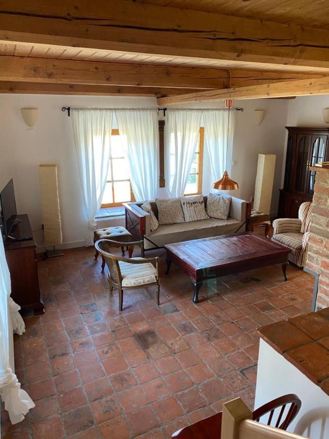 Apartman Na Statku Miskovice  Экстерьер фото